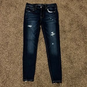 Womens distressed American eagle jeggings.